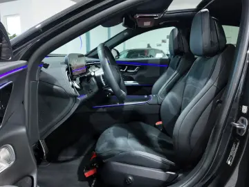 MERCEDES-BENZ E 220 d AMG Premium SUPERSCREEN PANO FULL
