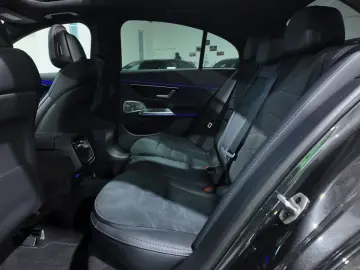 MERCEDES-BENZ E 220 d AMG Premium SUPERSCREEN PANO FULL