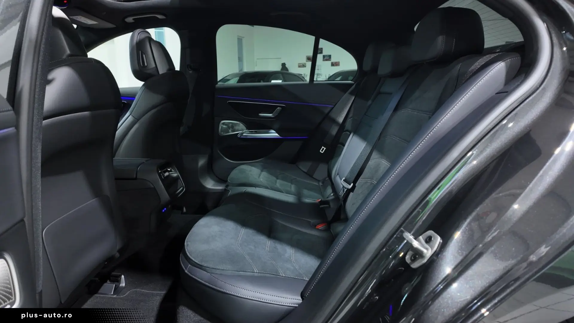 MERCEDES-BENZ E 220 d AMG Premium SUPERSCREEN PANO FULL
