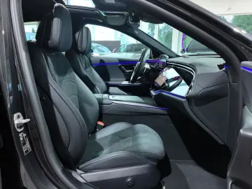 MERCEDES-BENZ E 220 d AMG Premium SUPERSCREEN PANO FULL
