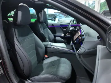 MERCEDES-BENZ E 220 d AMG Premium SUPERSCREEN PANO FULL