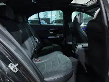 MERCEDES-BENZ E 220 d AMG Premium SUPERSCREEN PANO FULL