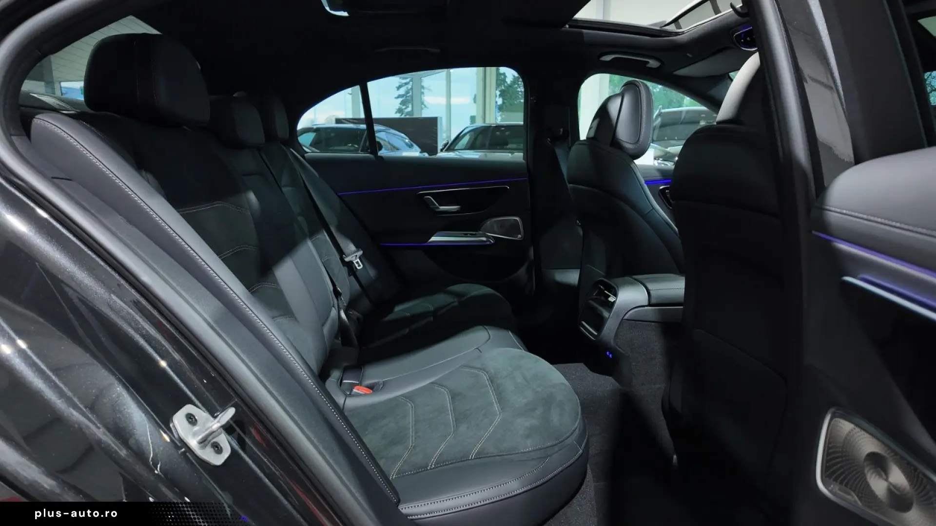 MERCEDES-BENZ E 220 d AMG Premium SUPERSCREEN PANO FULL