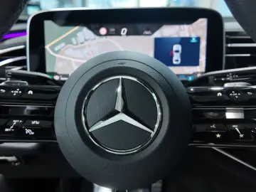 MERCEDES-BENZ E 220 d AMG Premium SUPERSCREEN PANO FULL