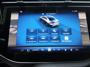 MERCEDES-BENZ E 220 d AMG Premium SUPERSCREEN PANO FULL