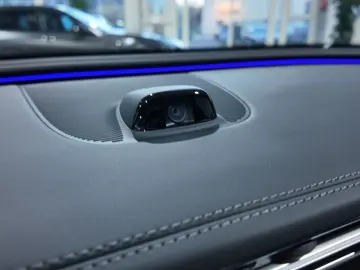 MERCEDES-BENZ E 220 d AMG Premium SUPERSCREEN PANO FULL