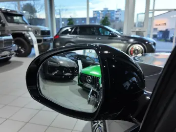 MERCEDES-BENZ E 220 d AMG Premium SUPERSCREEN PANO FULL