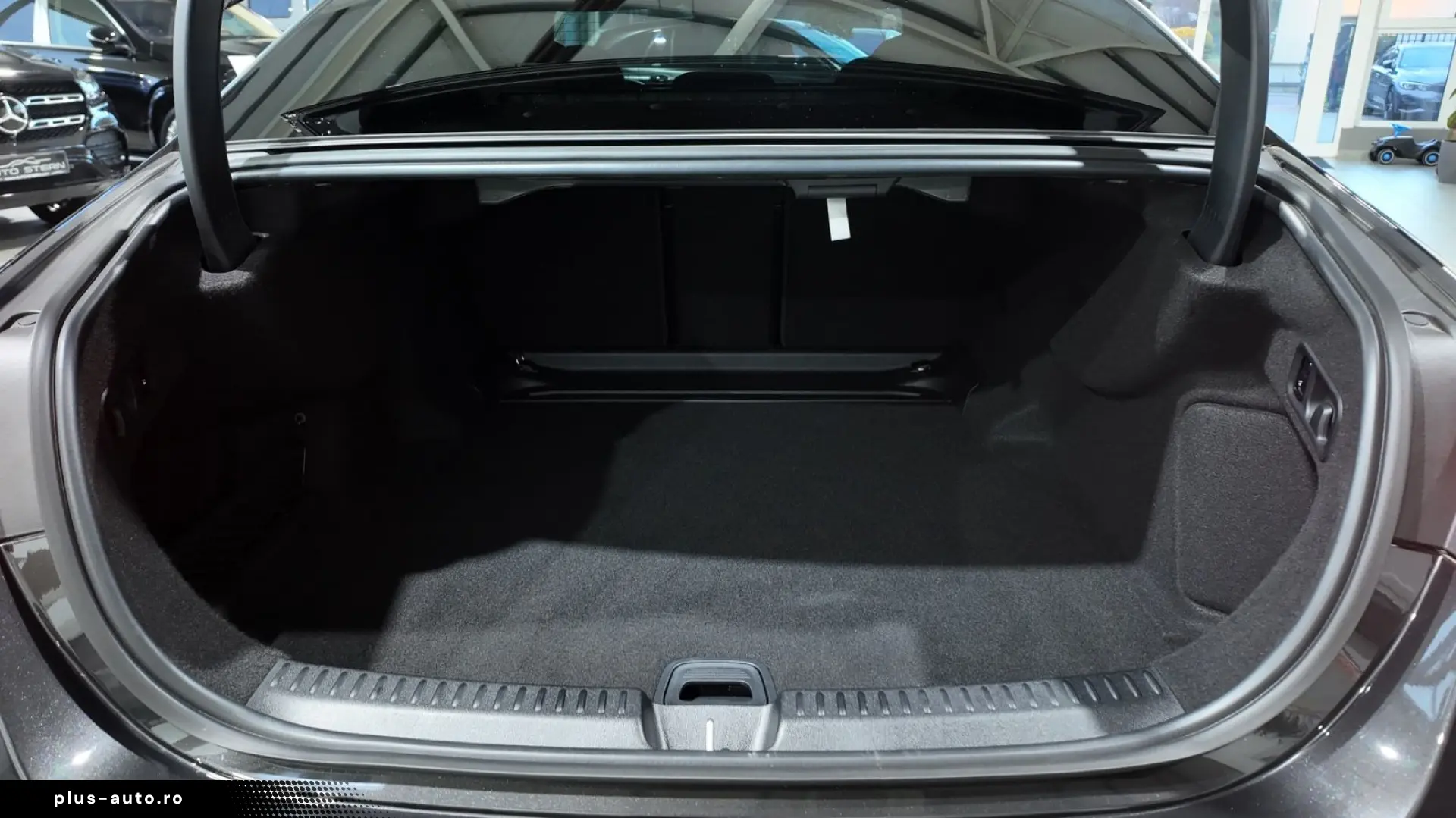 MERCEDES-BENZ E 220 d AMG Premium SUPERSCREEN PANO FULL