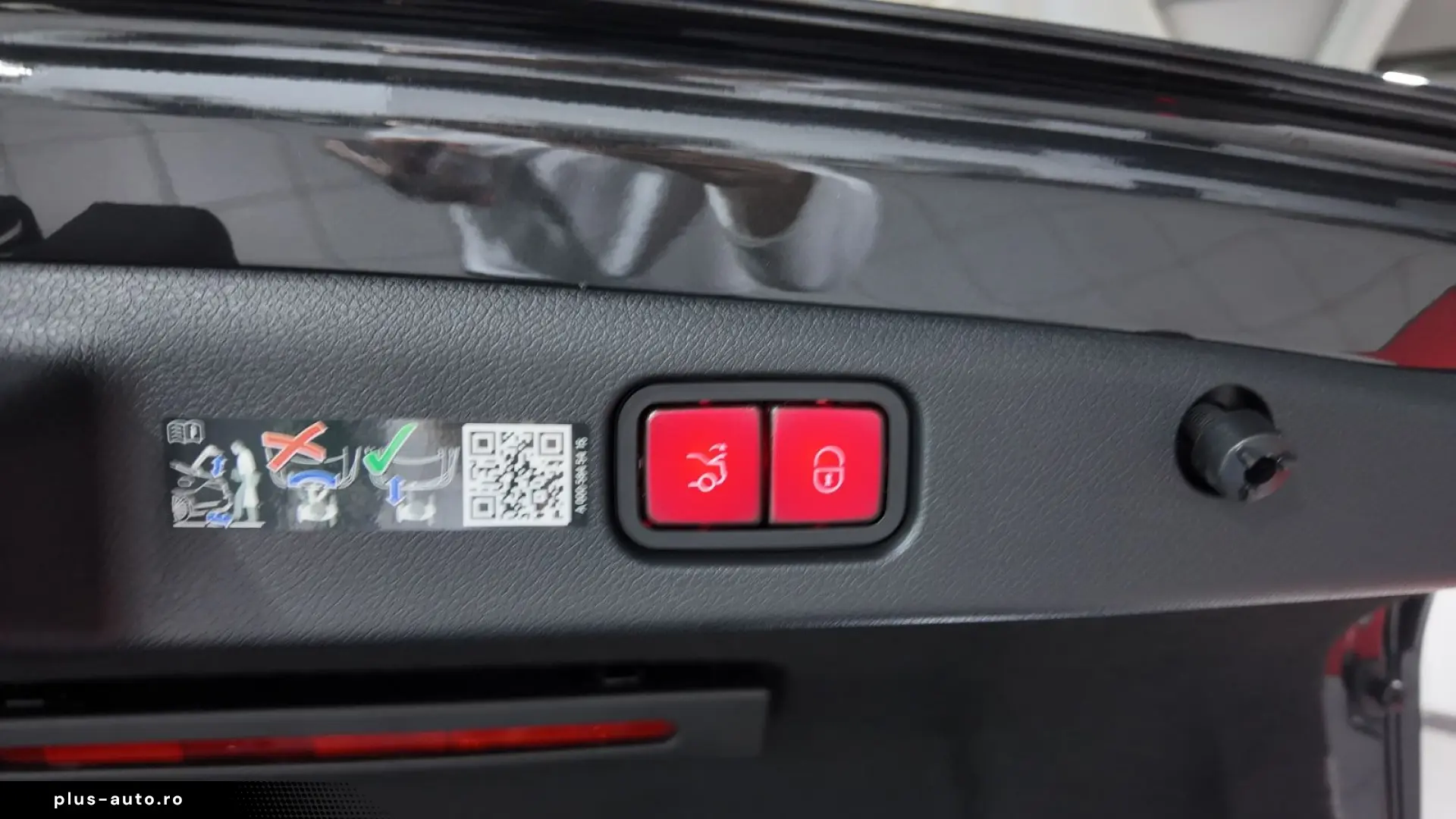 MERCEDES-BENZ E 220 d AMG Premium SUPERSCREEN PANO FULL