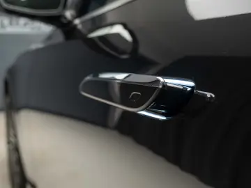 Mercedes-Benz E 300e AMG