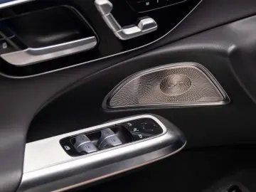 Mercedes-Benz E 300e AMG
