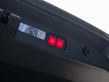 Mercedes-Benz E 300e AMG
