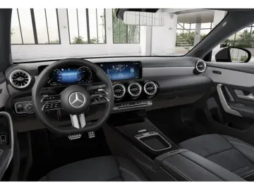 MERCEDES-BENZ CLA 180 Coupé AMG MBUX 360  M-LED Pano…