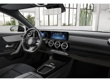MERCEDES-BENZ CLA 180 Coupé AMG MBUX 360  M-LED Pano…
