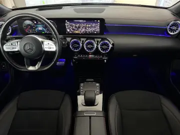 MERCEDES-BENZ CLA 250e 8G 3x AMG PANO 360 HEAD UP LE…