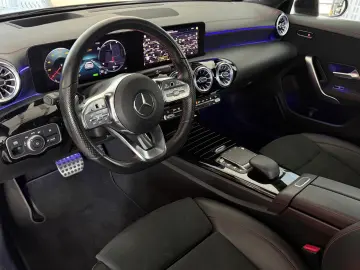 MERCEDES-BENZ CLA 250e 8G 3x AMG PANO 360 HEAD UP LE…