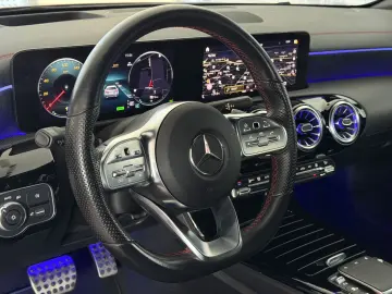 MERCEDES-BENZ CLA 250e 8G 3x AMG PANO 360 HEAD UP LE…