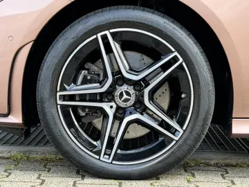 MERCEDES-BENZ CLA 250e 8G 3x AMG PANO 360 HEAD UP LE…