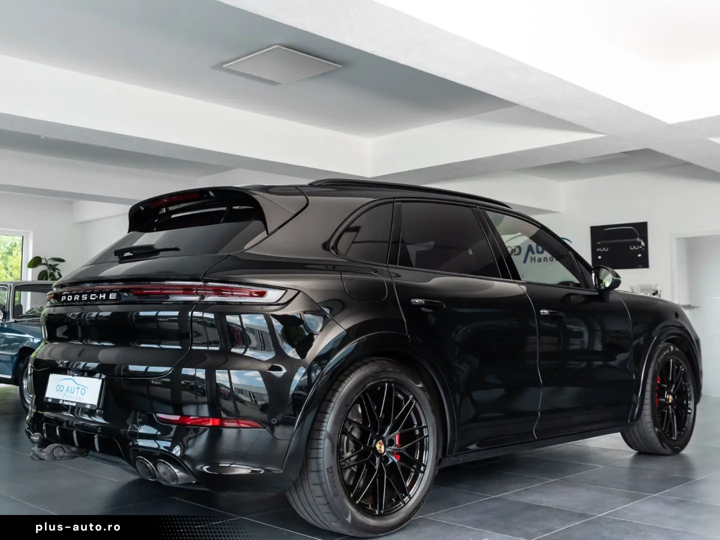PORSCHE Cayenne S e-Hybrid SportDesign DVD im Fond AHK