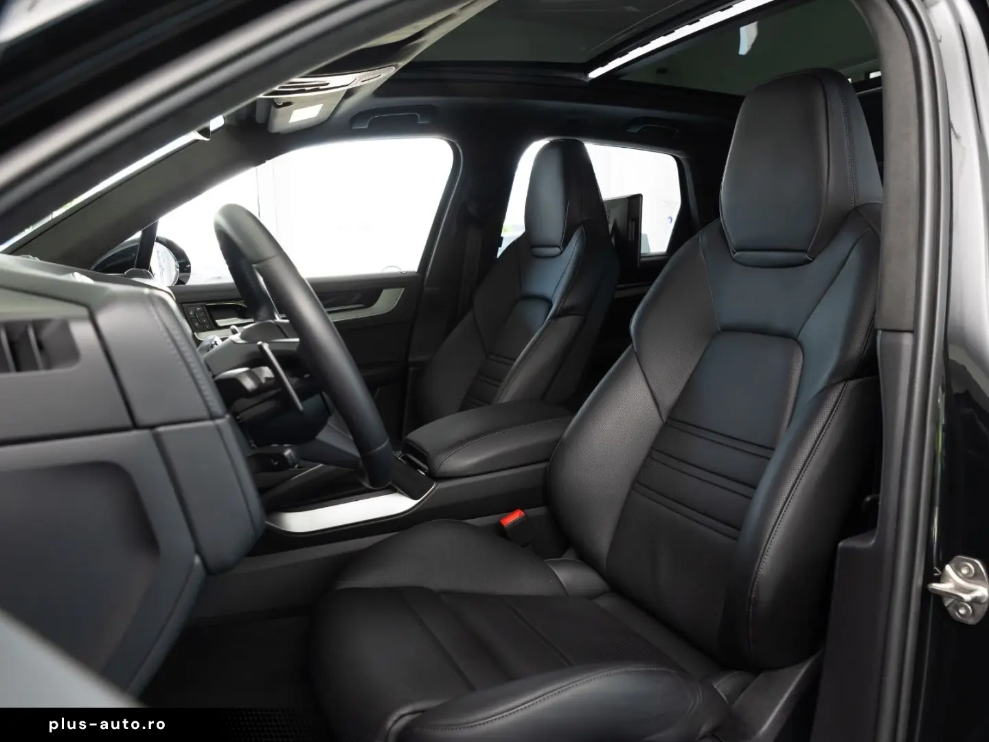PORSCHE Cayenne S e-Hybrid SportDesign DVD im Fond AHK