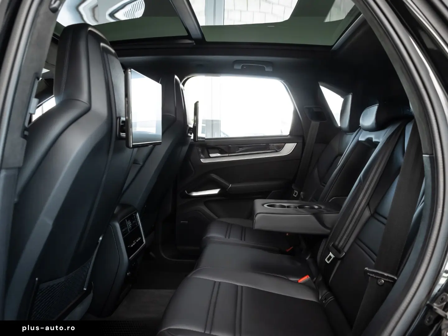 PORSCHE Cayenne S e-Hybrid SportDesign DVD im Fond AHK