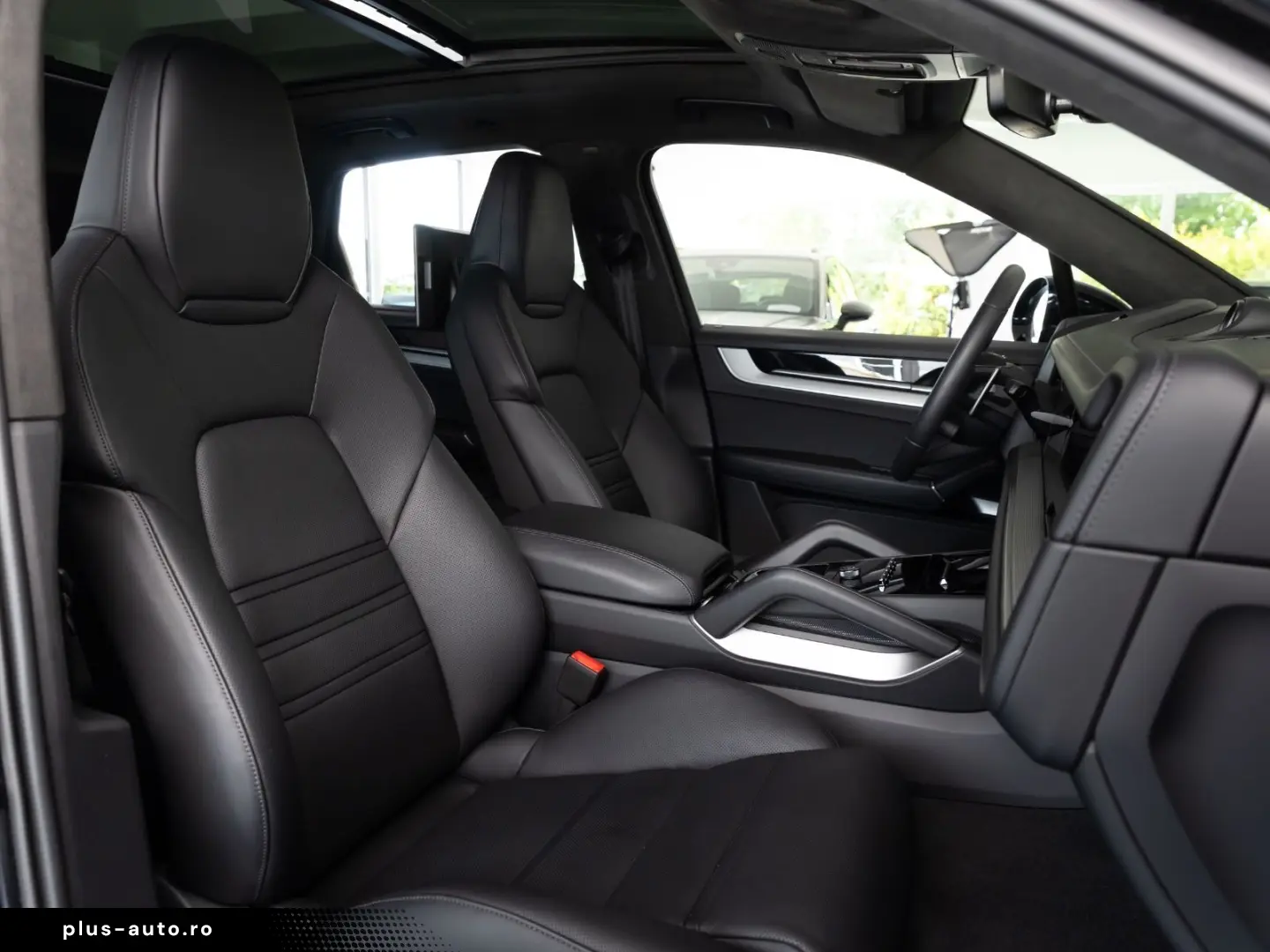 PORSCHE Cayenne S e-Hybrid SportDesign DVD im Fond AHK