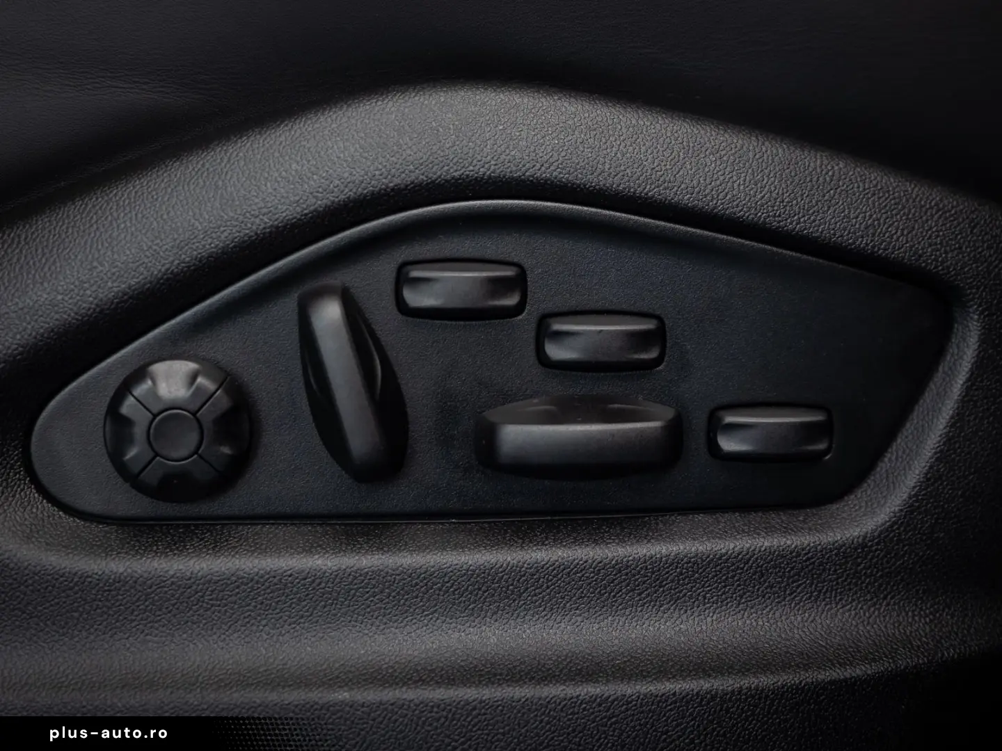 PORSCHE Cayenne S e-Hybrid SportDesign DVD im Fond AHK
