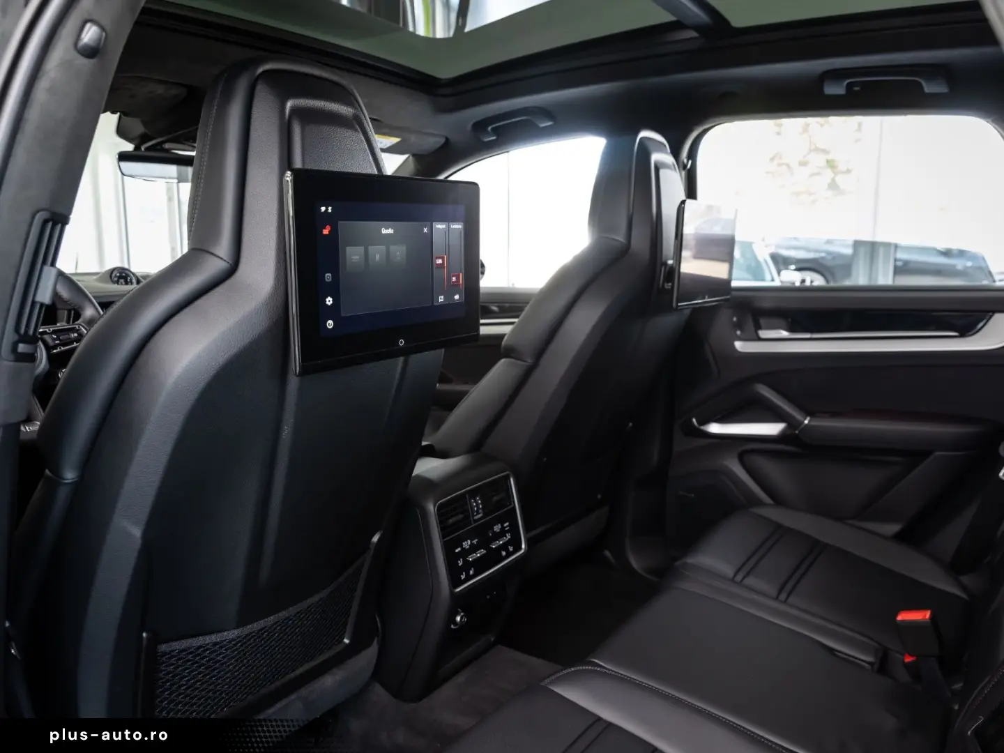 PORSCHE Cayenne S e-Hybrid SportDesign DVD im Fond AHK