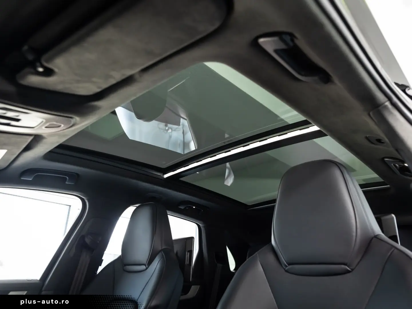 PORSCHE Cayenne S e-Hybrid SportDesign DVD im Fond AHK