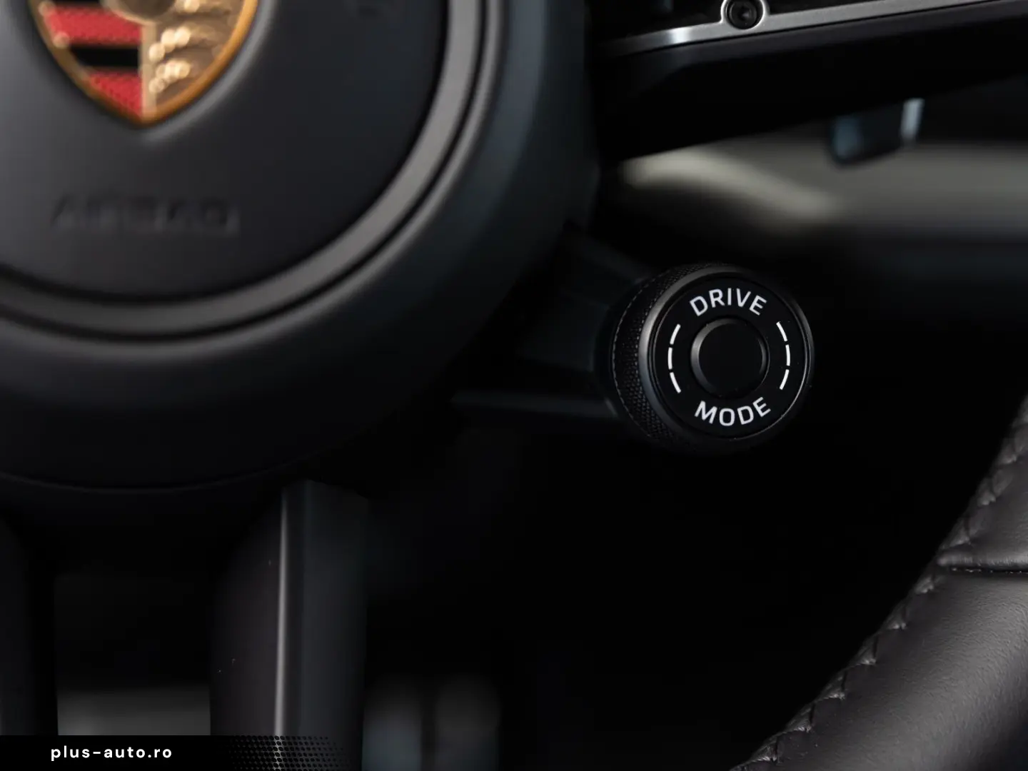 PORSCHE Cayenne S e-Hybrid SportDesign DVD im Fond AHK