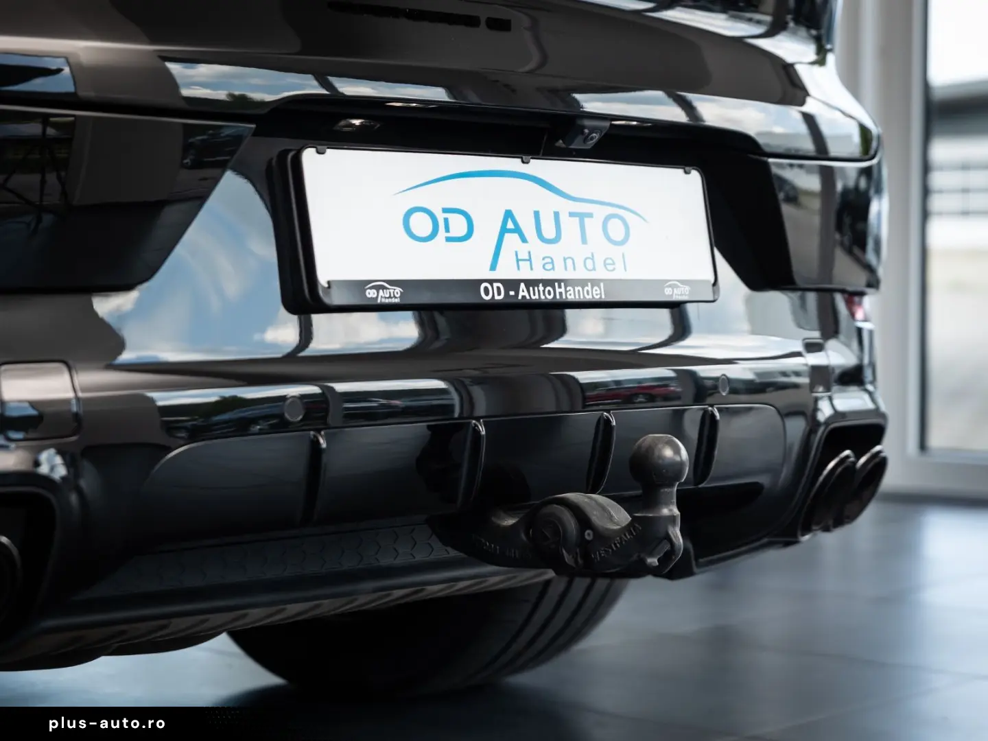 PORSCHE Cayenne S e-Hybrid SportDesign DVD im Fond AHK