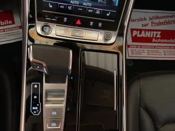 AUDI Q8 50 TDI quattro Navi digit.Tacho Bluetooth Led