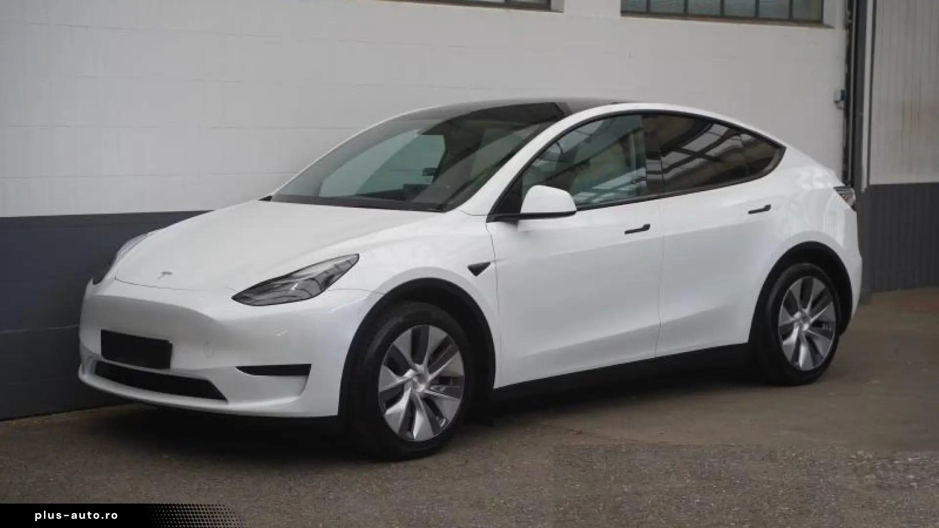Tesla Model Y Standard Range RWD