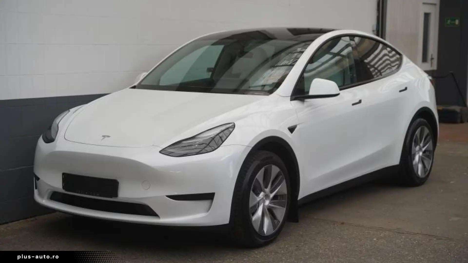 Tesla Model Y Standard Range RWD
