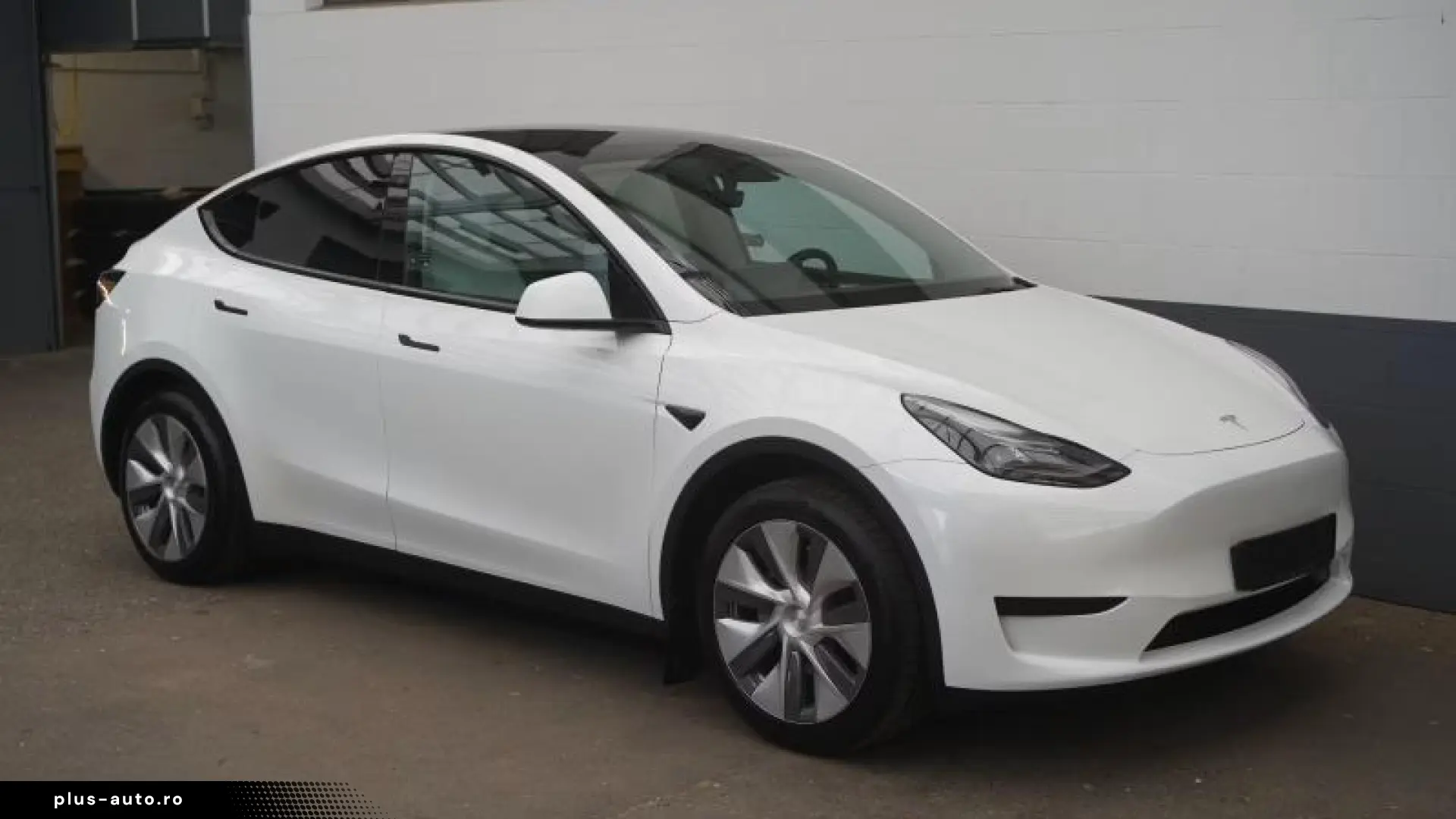 Tesla Model Y Standard Range RWD
