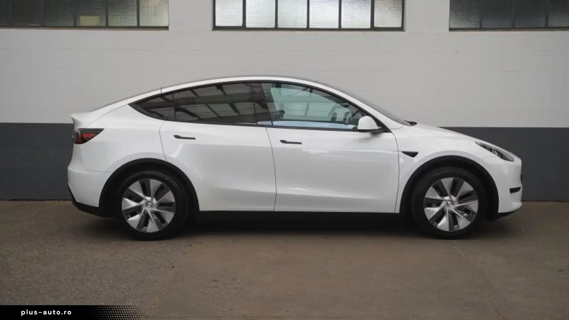 Tesla Model Y Standard Range RWD