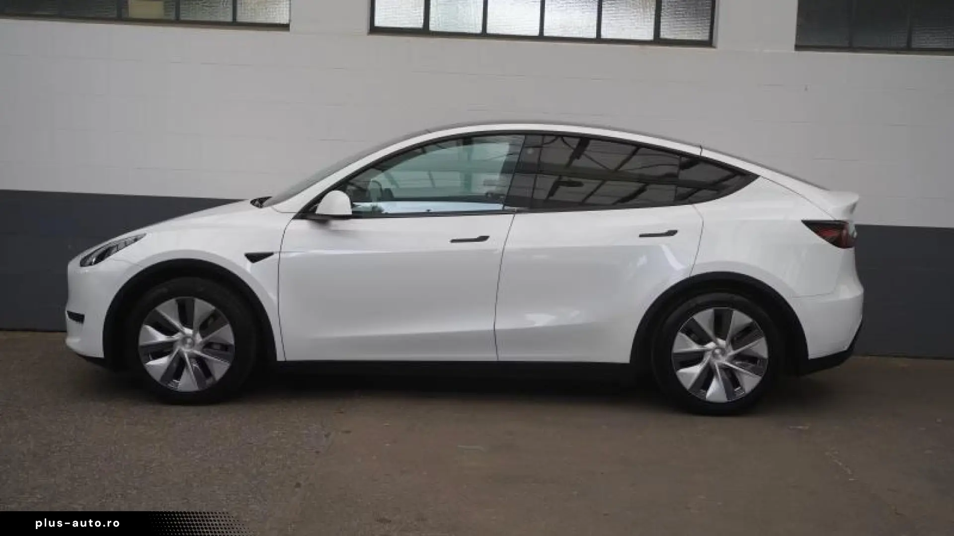 Tesla Model Y Standard Range RWD
