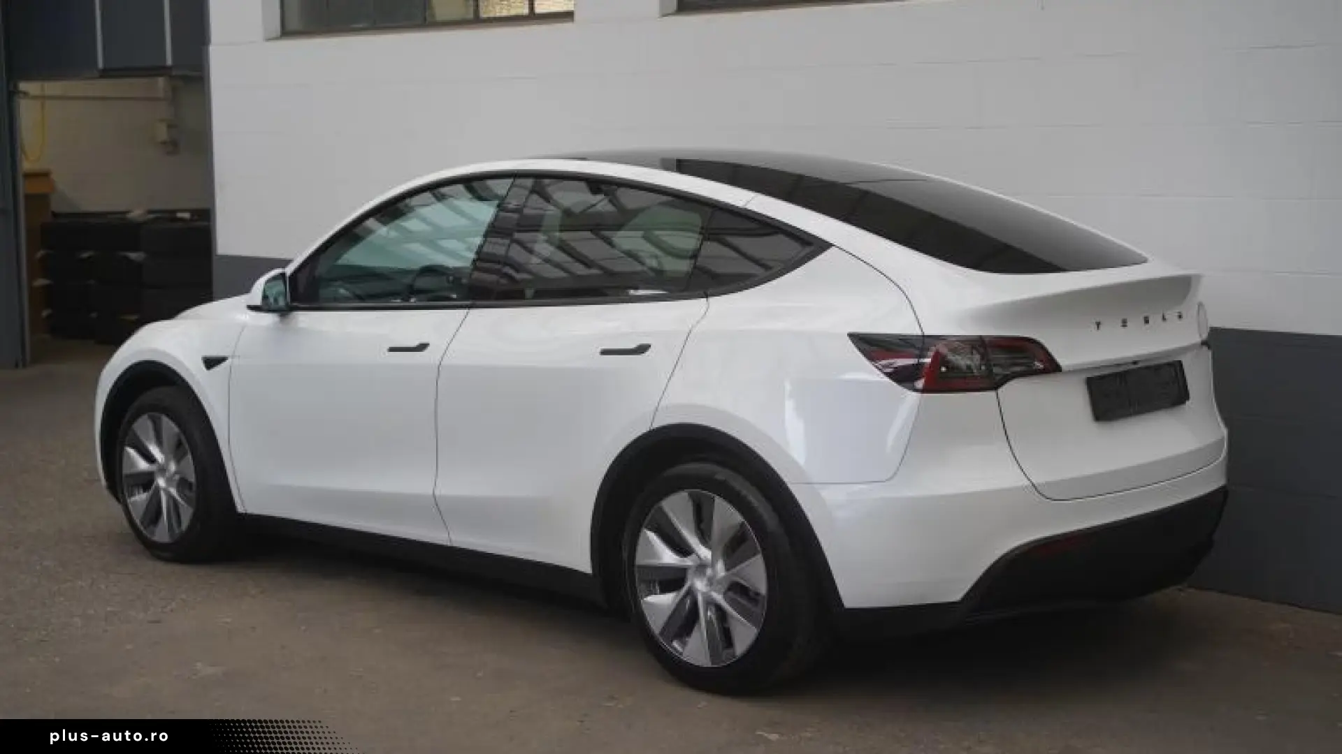Tesla Model Y Standard Range RWD