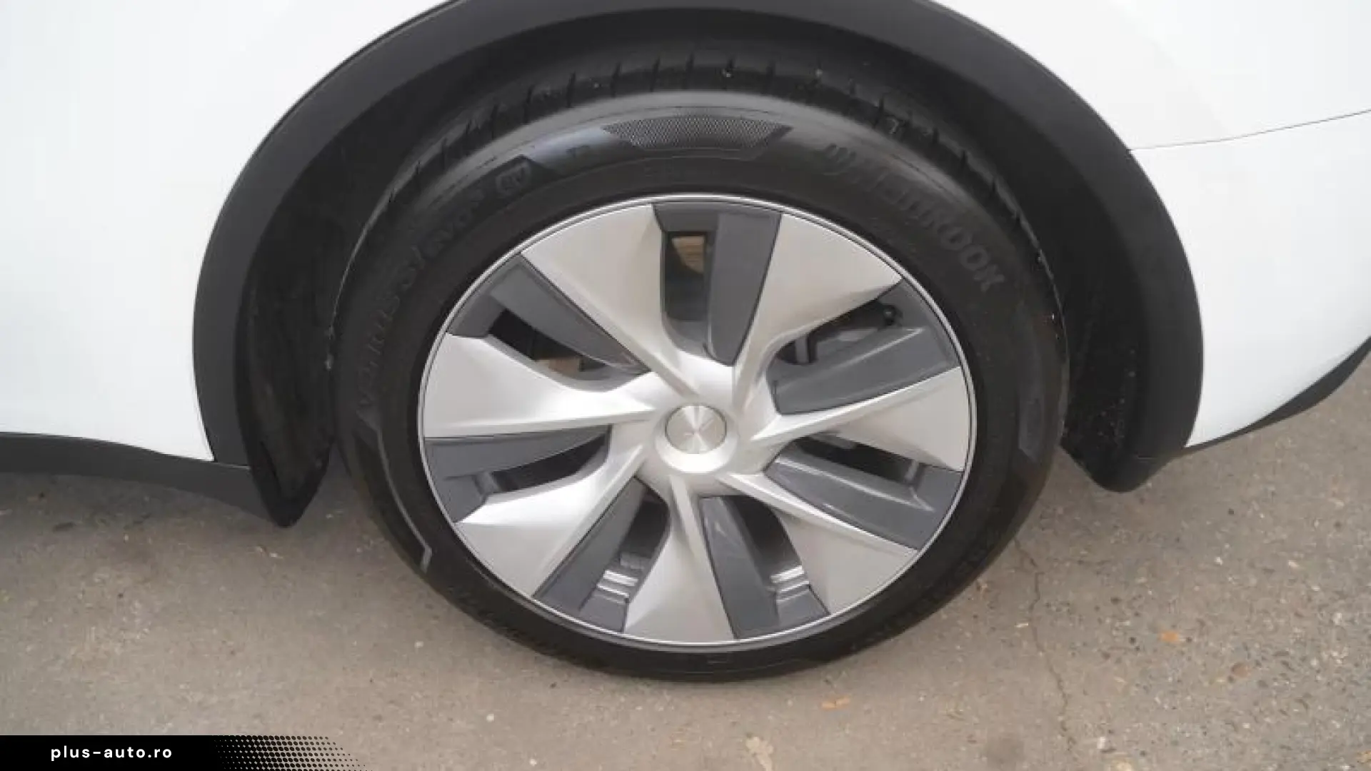 Tesla Model Y Standard Range RWD