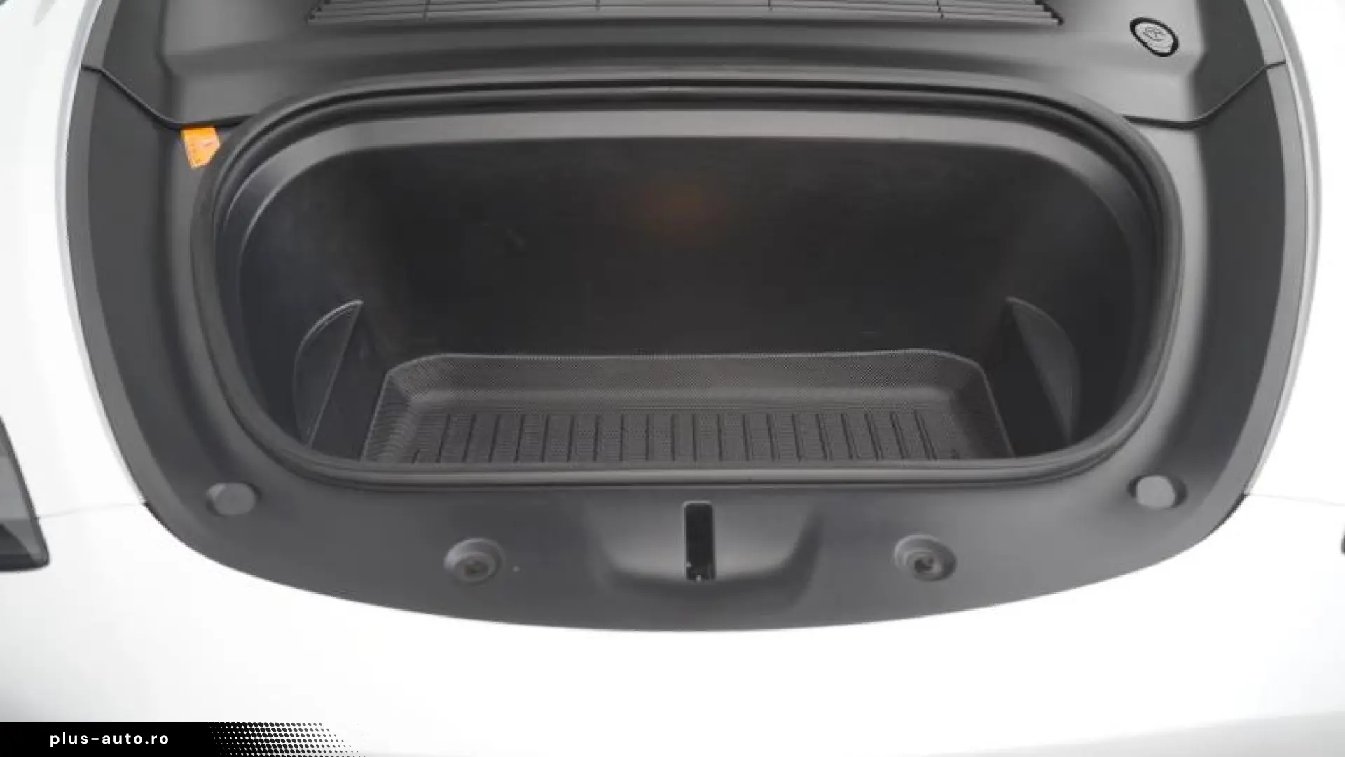 Tesla Model Y Standard Range RWD