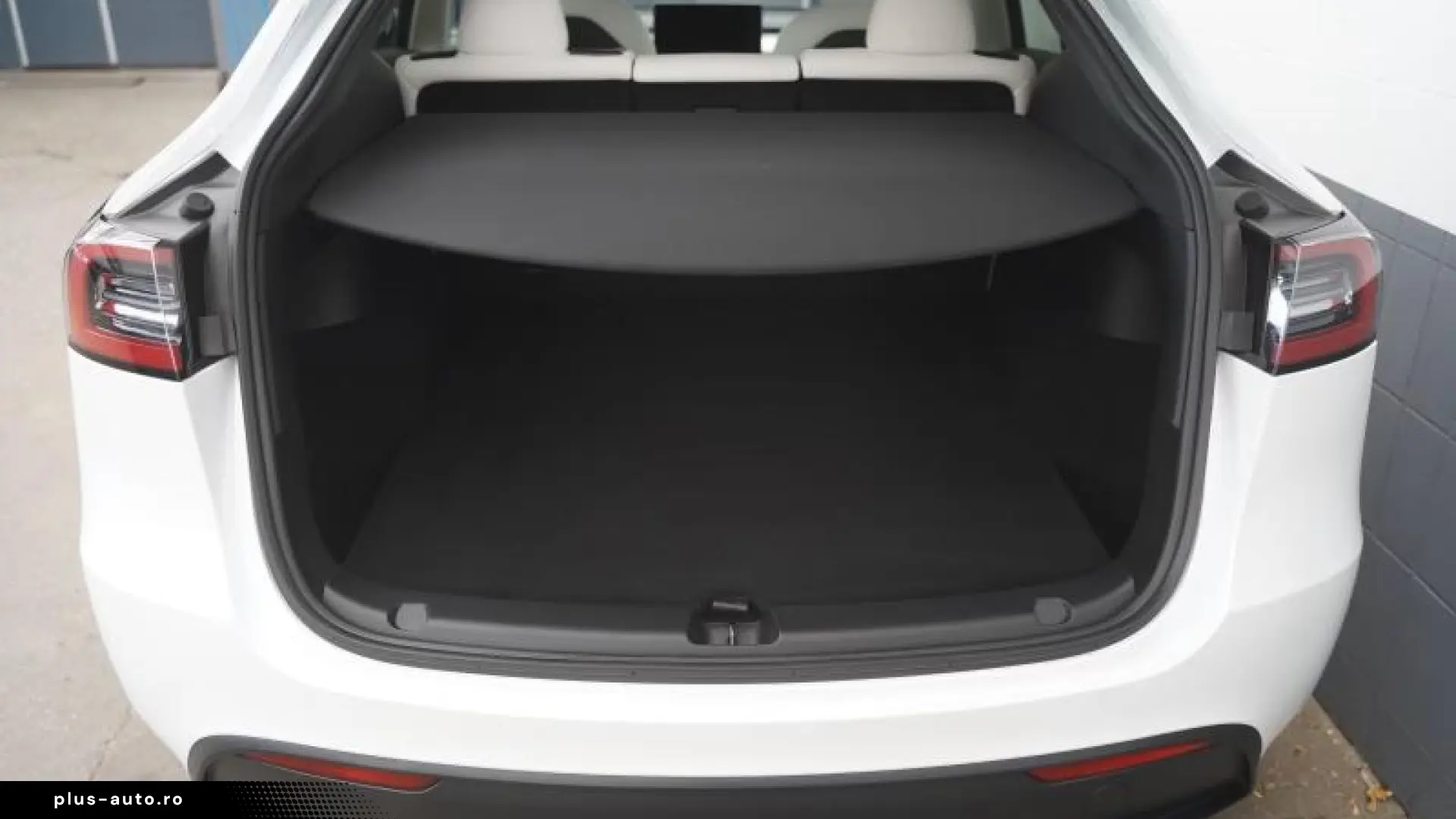 Tesla Model Y Standard Range RWD