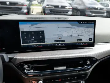 BMW 330i xDrive M Sport ACC 360 KAM RFK NAVI LED LM