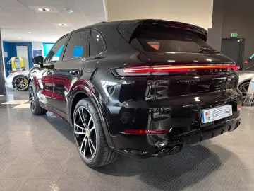 PORSCHE Cayenne Turbo E-Hybrid
