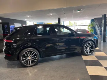 PORSCHE Cayenne Turbo E-Hybrid