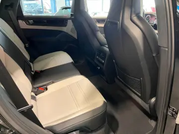 PORSCHE Cayenne Turbo E-Hybrid
