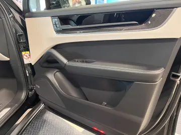 PORSCHE Cayenne Turbo E-Hybrid