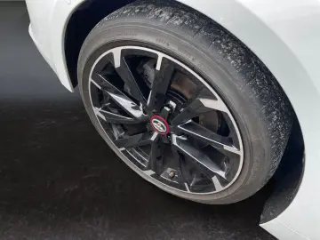 TOYOTA Corolla 2.0 Hybrid GR Sport