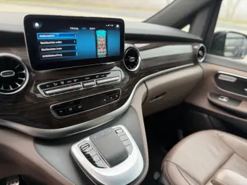 MERCEDES-BENZ V300 4M Lang AMG -ACC-2xEl.Tür-Pano-RF…