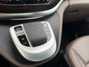 MERCEDES-BENZ V300 4M Lang AMG -ACC-2xEl.Tür-Pano-RF…
