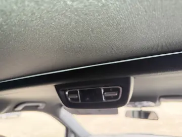 MERCEDES-BENZ V300 4M Lang AMG -ACC-2xEl.Tür-Pano-RF…